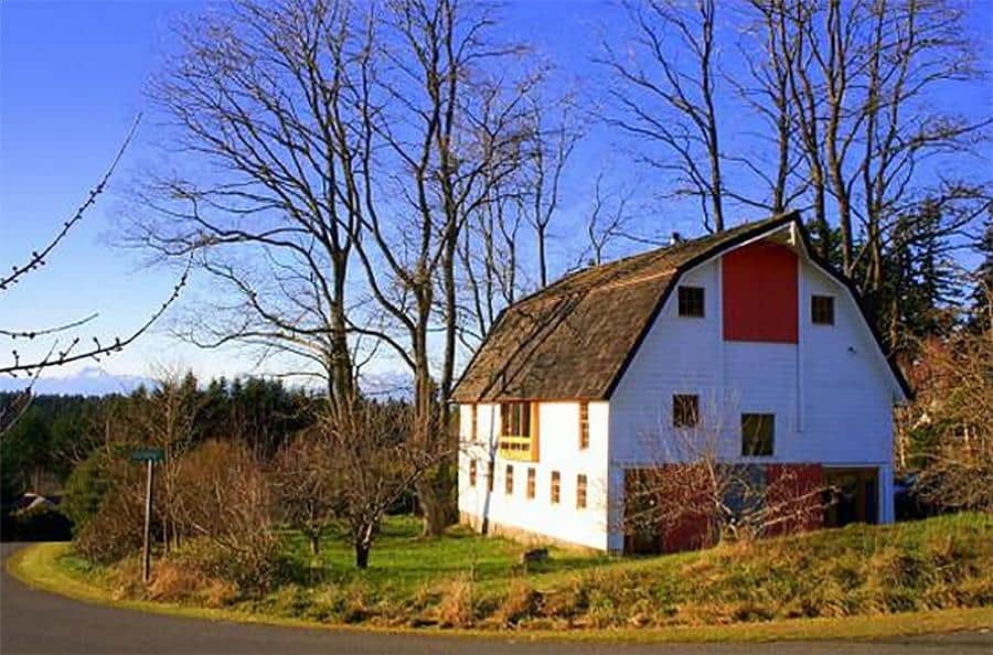 An old barn is non exactly the photograph of a comfy every bit good every bit extravagant household unit of measurement members ho Barn Conversions