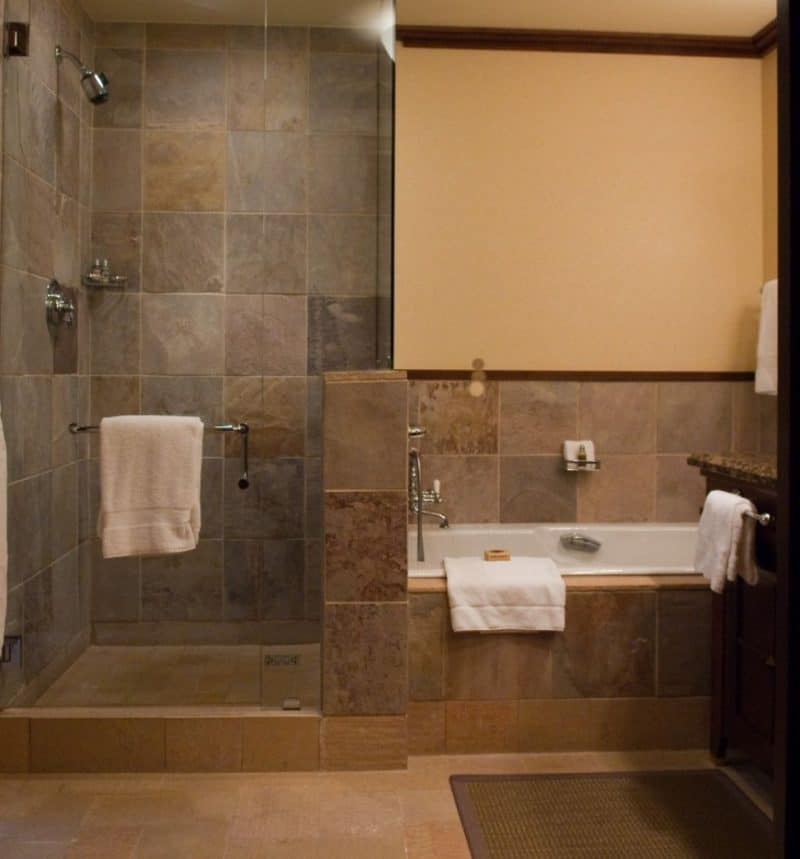 Doorless Shower Pros and Cons of Having One on Your Home