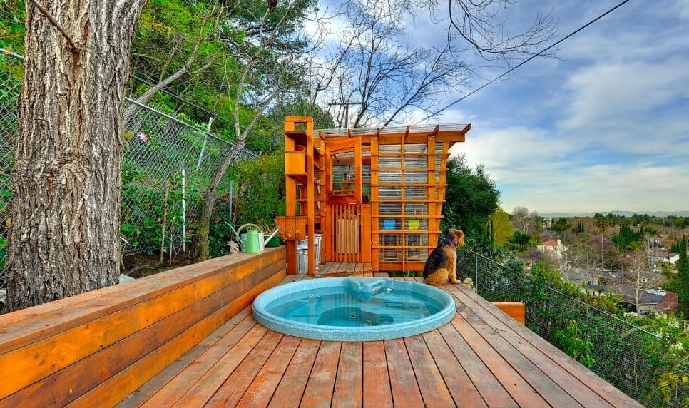 Outdoor Jacuzzi 