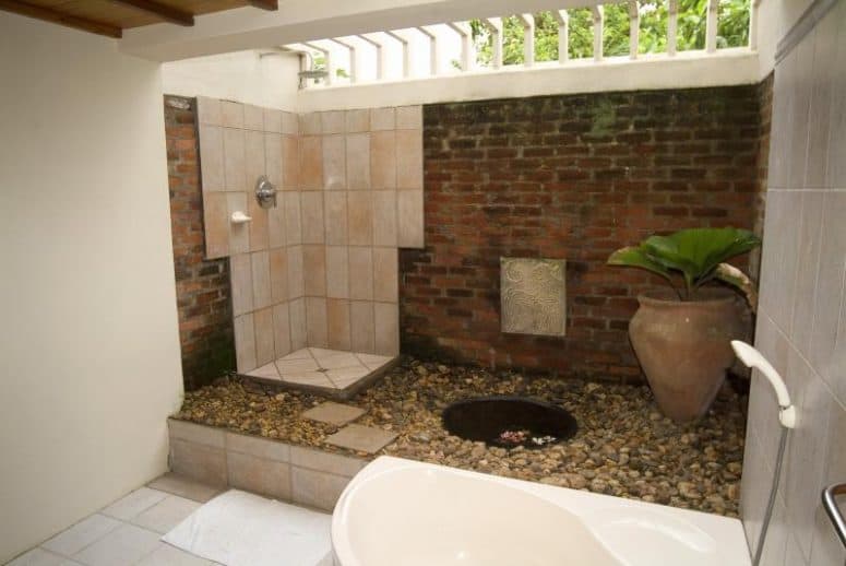 Doorless Shower Pros and Cons of Having One on Your Home