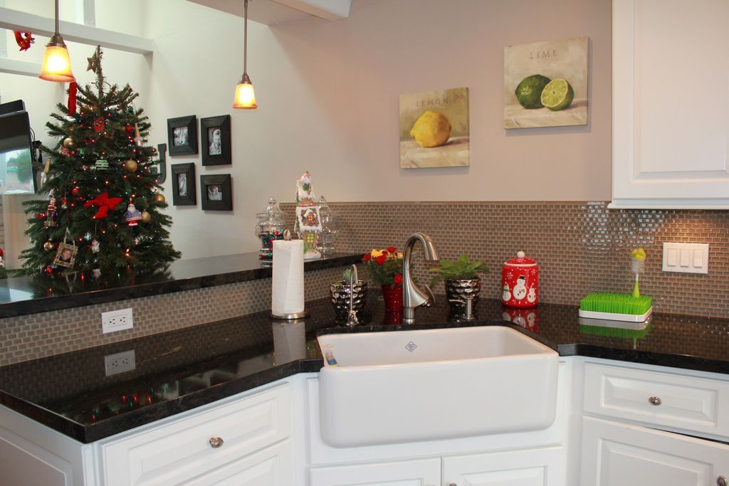 Corner kitchen sink christmast design image