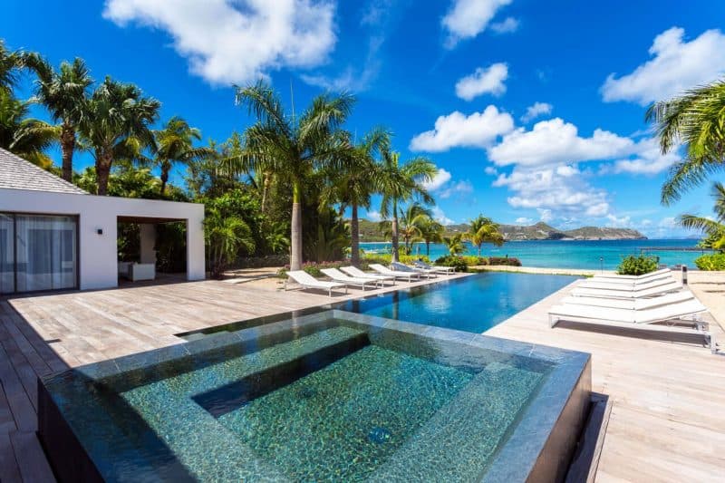 35+ Luxury Swimming Pool Designs to Revitalize Your Eyes