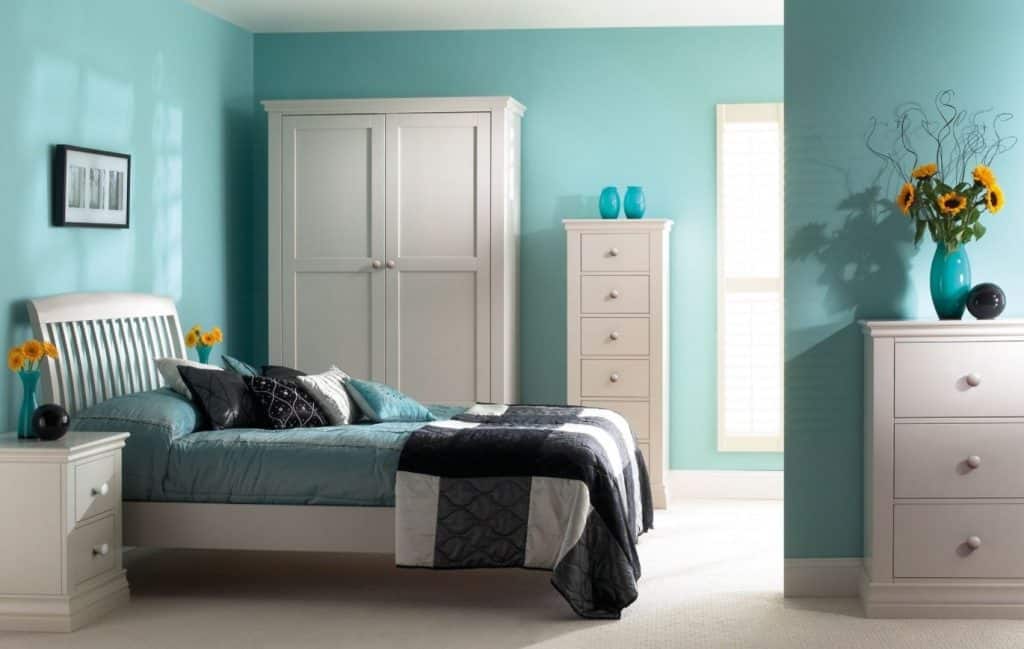 turquoise bedroom walls