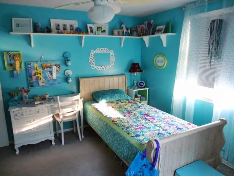 turquoise bedroom walls