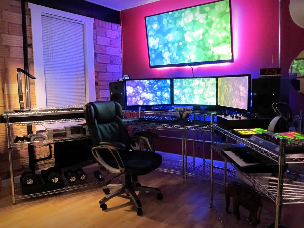 DIY Small Room Gaming Setup Ideas with Wall Mounted Monitor