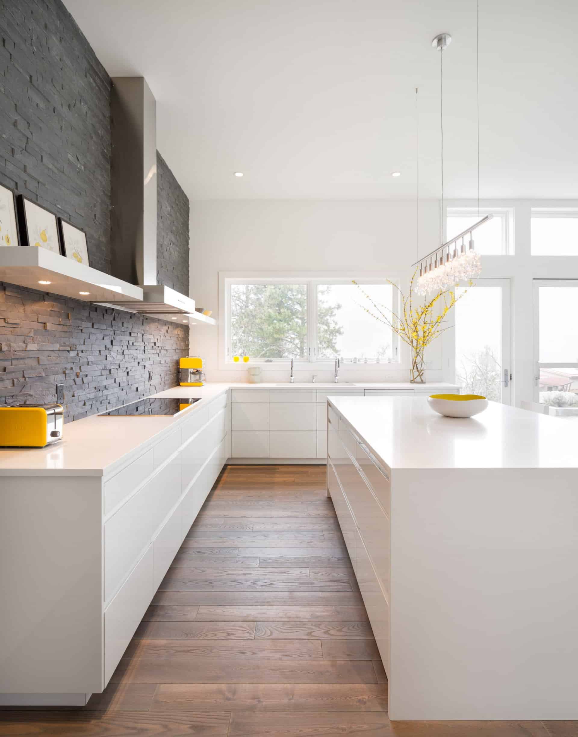 Mixed Material-White-Kitchen-Design-Idea