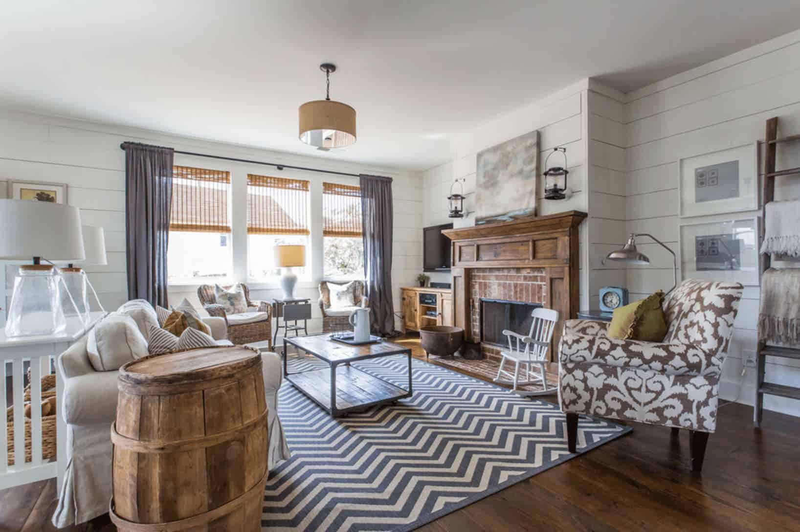 Farmhouse Living Room With Fireplace And Chevron Rug