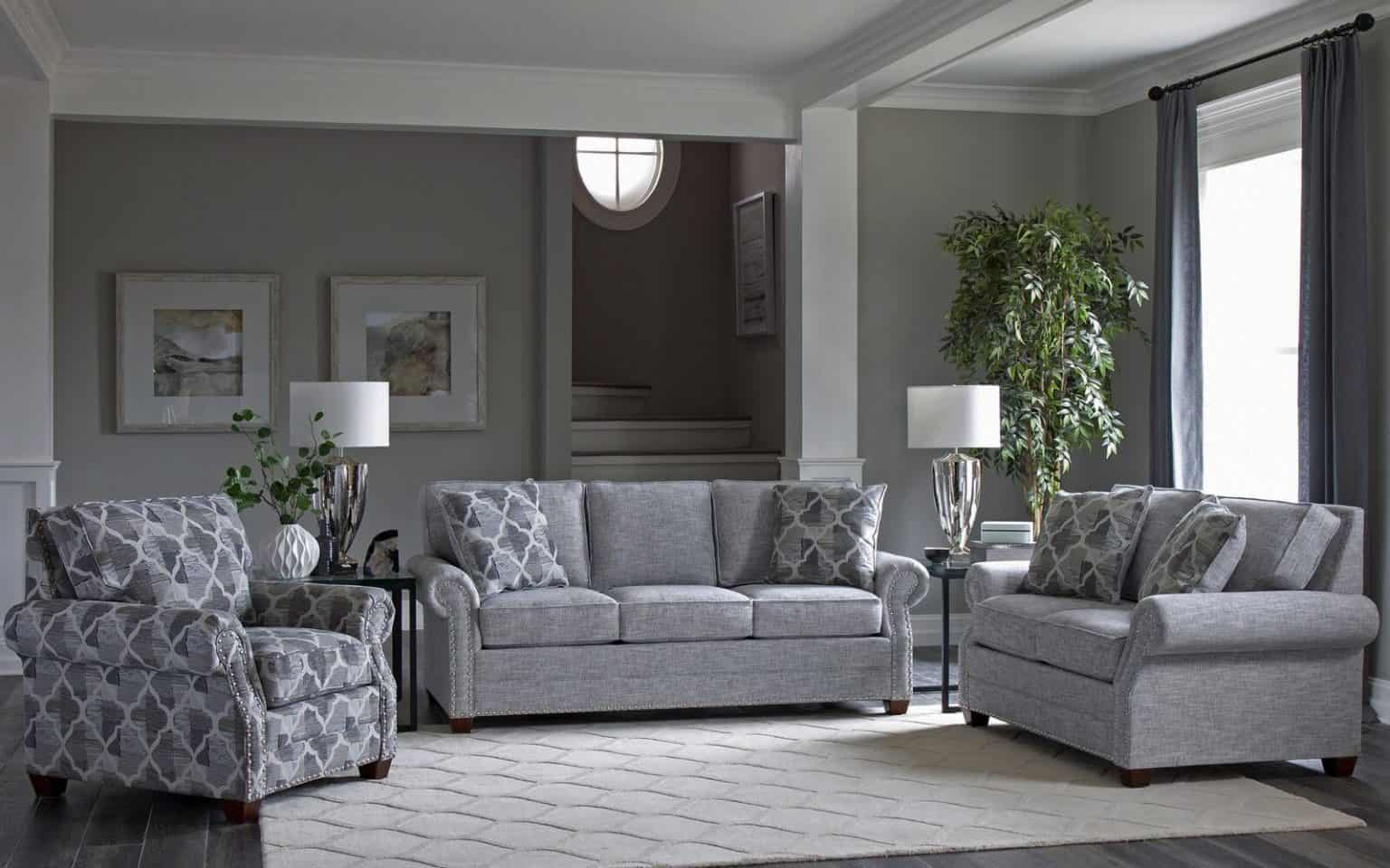 What Color Throw Pillows For a Brown Couch? A Guide to Creating the Perfect Lounge