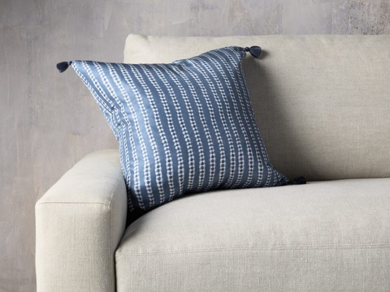 23 Throw Pillows Ideas for a Grey Couch