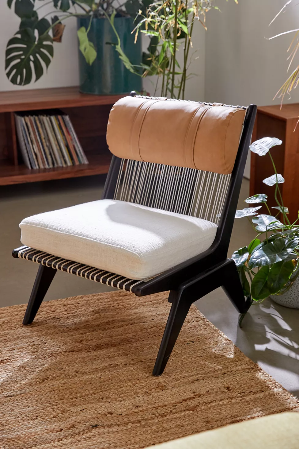 Get A Modern And Comfortable Leather Chair