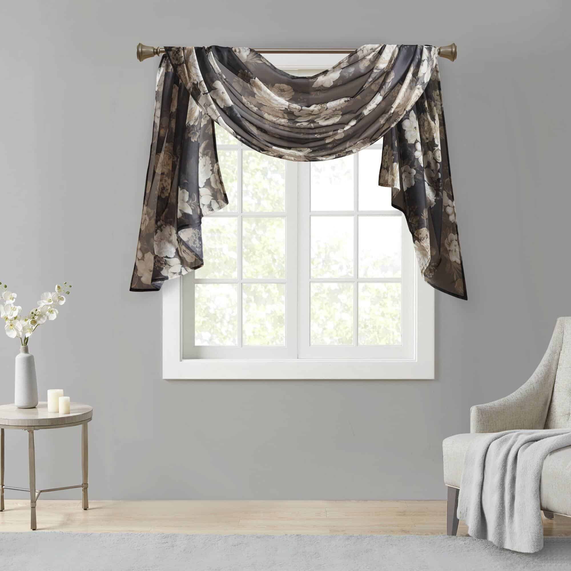 Enrich Rooms With Curtain Scarfs For a Romantic Atmosphere