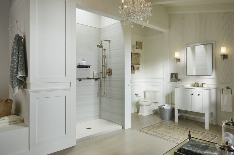 Chandelier: An Elegant Look In A Modern Bathroom