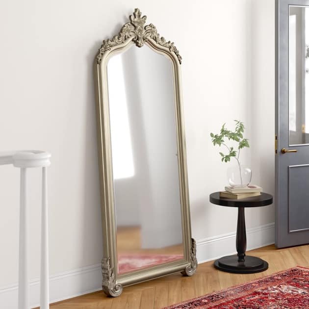 Give A Grand Look With A Gatsby-Style Foyer Mirror