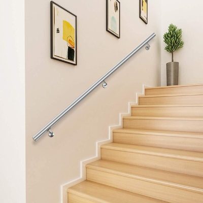 10 Enclosed Stairway Decorating Ideas