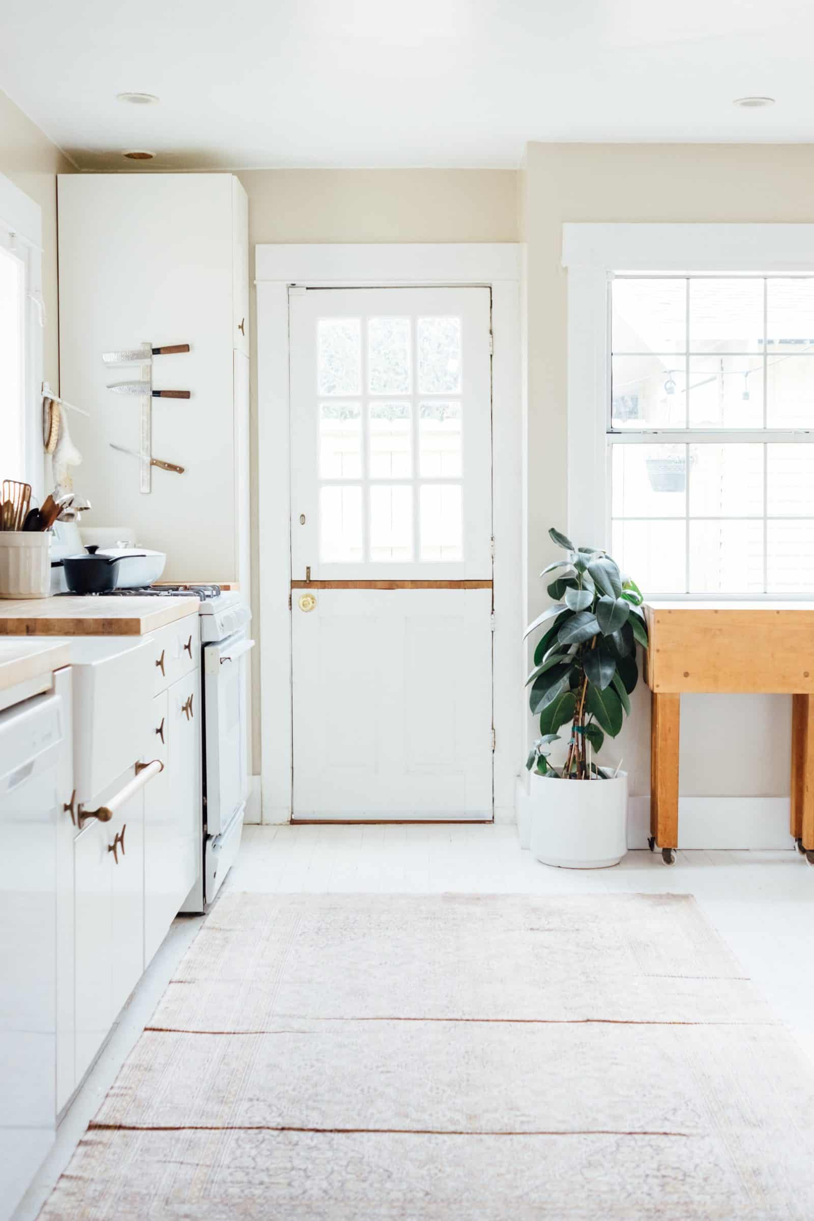 9 Kitchen Floor Ideas With White Cabinets   2 White On White Is A Stylish Combo 1600x2400 