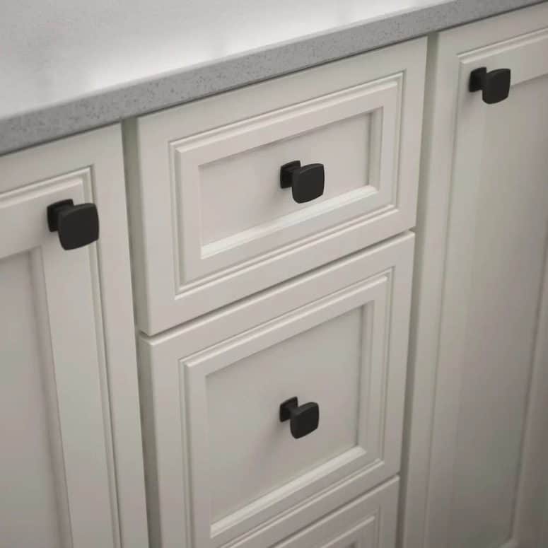 5 A Square Knob Is Simple And Effective 775x775 